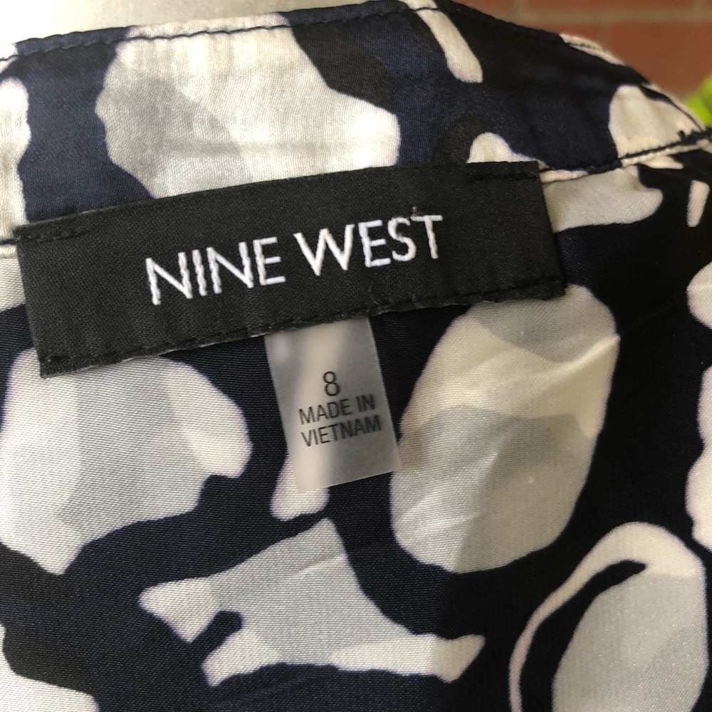 Nine West button up top - Picture 3 of 4